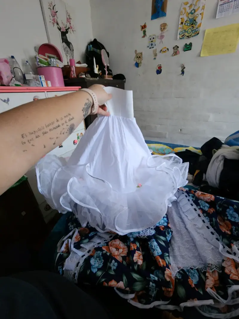 Vestido de niña con estampado floral y encaje - 2