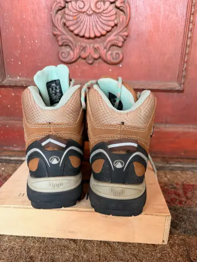 Botas de montaña impermeables marrones para trekking - miniatura 3