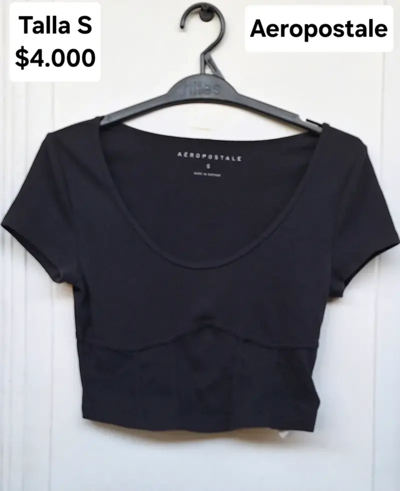 Polera negra Aeropostale talla S