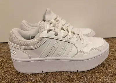 Zapatillas blancas Adidas con plataforma - miniatura 1