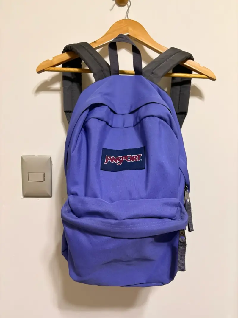 Mochila Jansport morada clásica