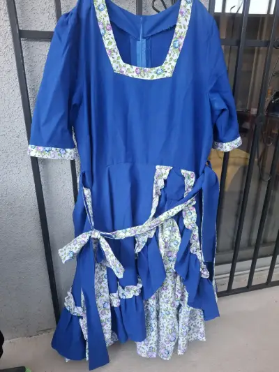 Vestido de huasa azul con detalles florales - miniatura 3