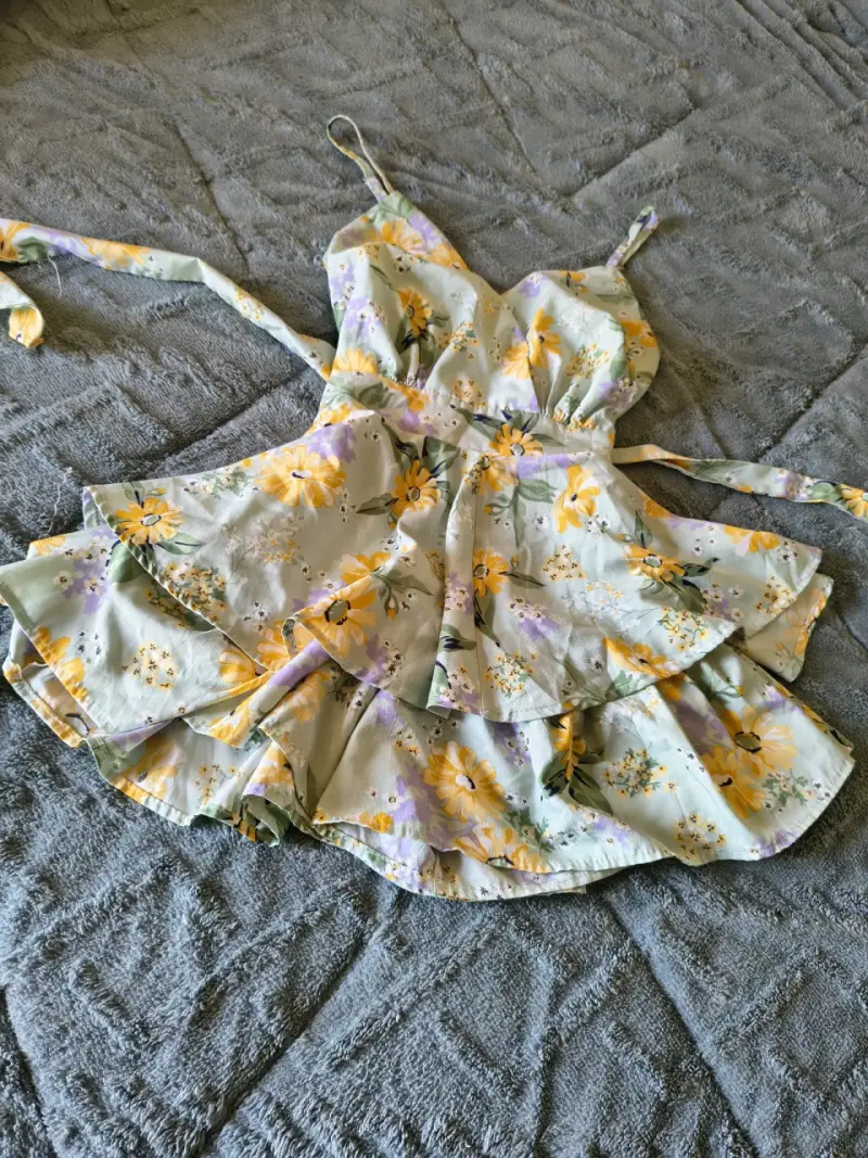 Vestido floral de verano con tirantes - 2
