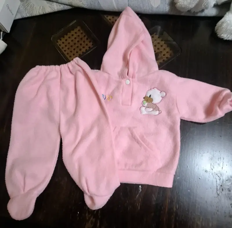 Conjunto de ropa para bebé rosado con capucha - 2