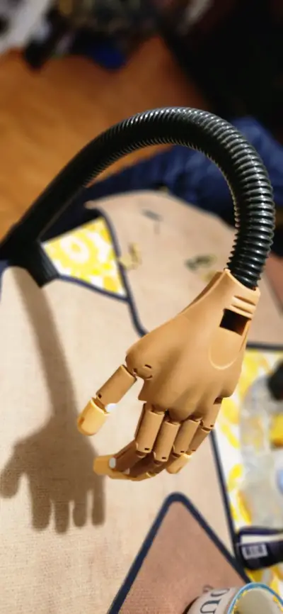 Mano robótica articulada para prácticas - miniatura 3