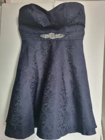 Vestido de fiesta azul con detalles brillantes - miniatura 1