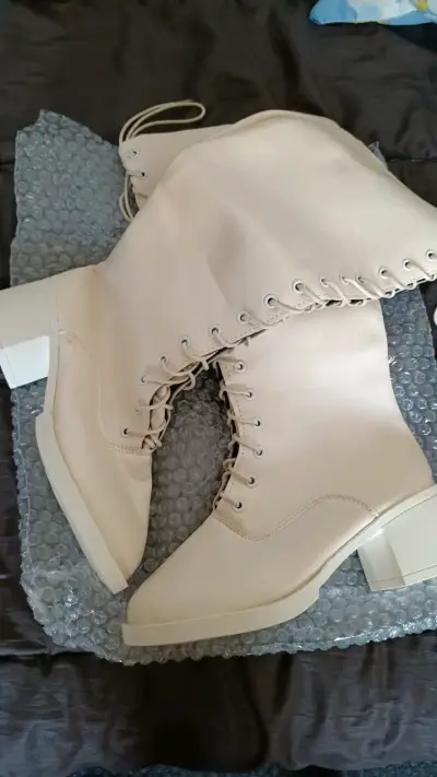 Botas altas beige con cordones - miniatura 1