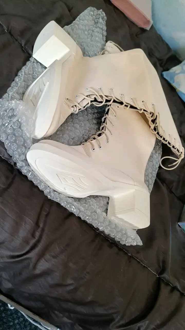 Botas altas beige con cordones - 2