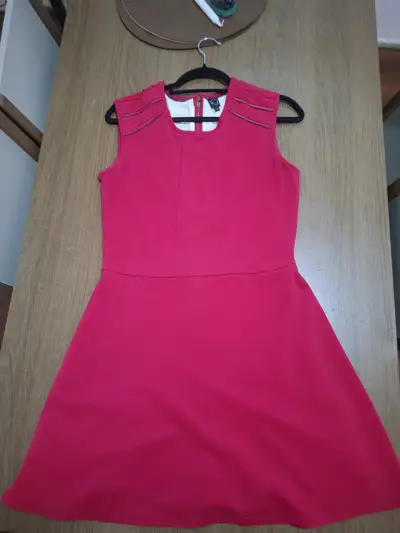 Vestido rojo sin mangas con detalles de cremallera - miniatura 1