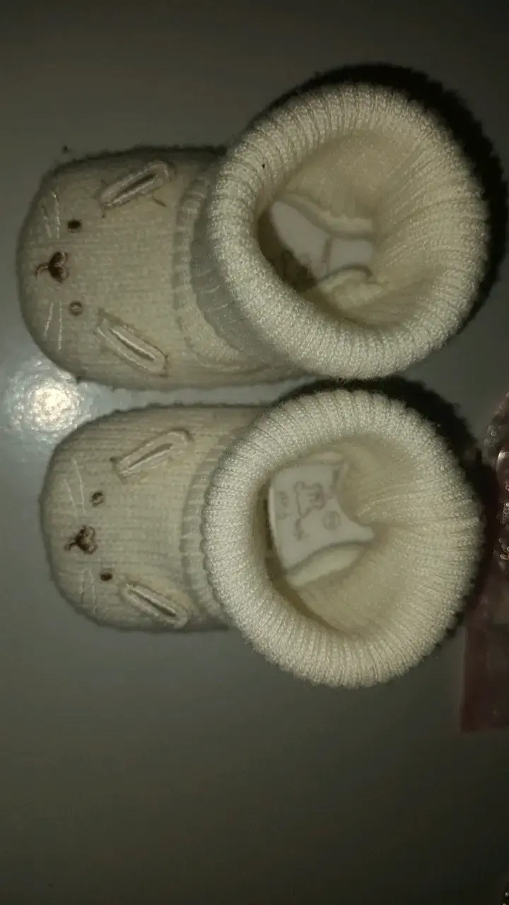 Botitas de bebé tejidas con diseño de gatito - 2