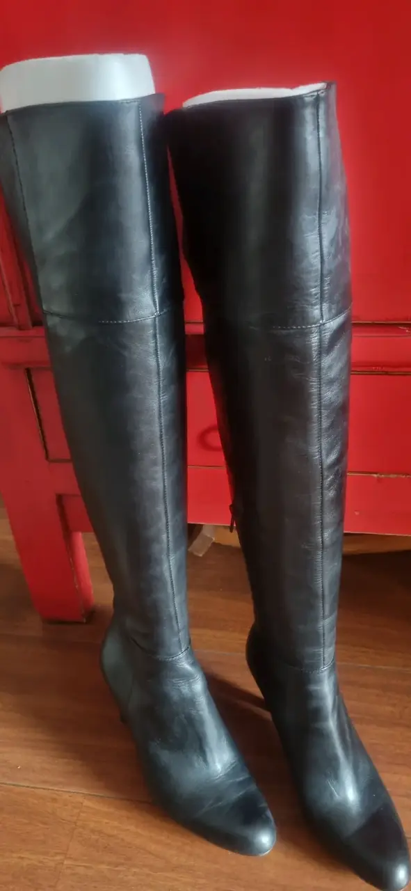 Botas negras de cuero hasta la rodilla - 1