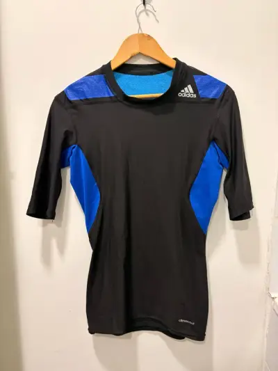 Polera deportiva Adidas ClimaCool negra y azul - miniatura 1