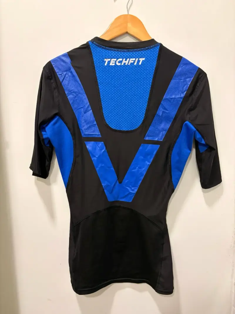 Polera deportiva Adidas ClimaCool negra y azul - 2