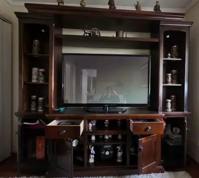 Centro de entretenimiento de madera con estantes - miniatura 1