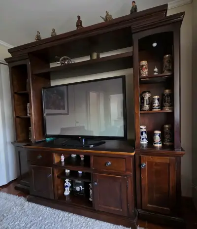 Centro de entretenimiento de madera con estantes - miniatura 2