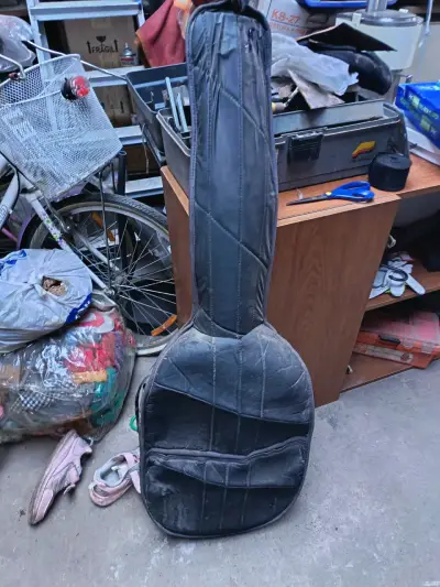 Guitarra clásica de madera con funda - miniatura 3