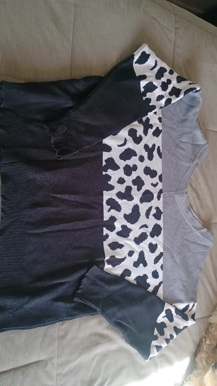 Suéter de mujer con estampado animal print