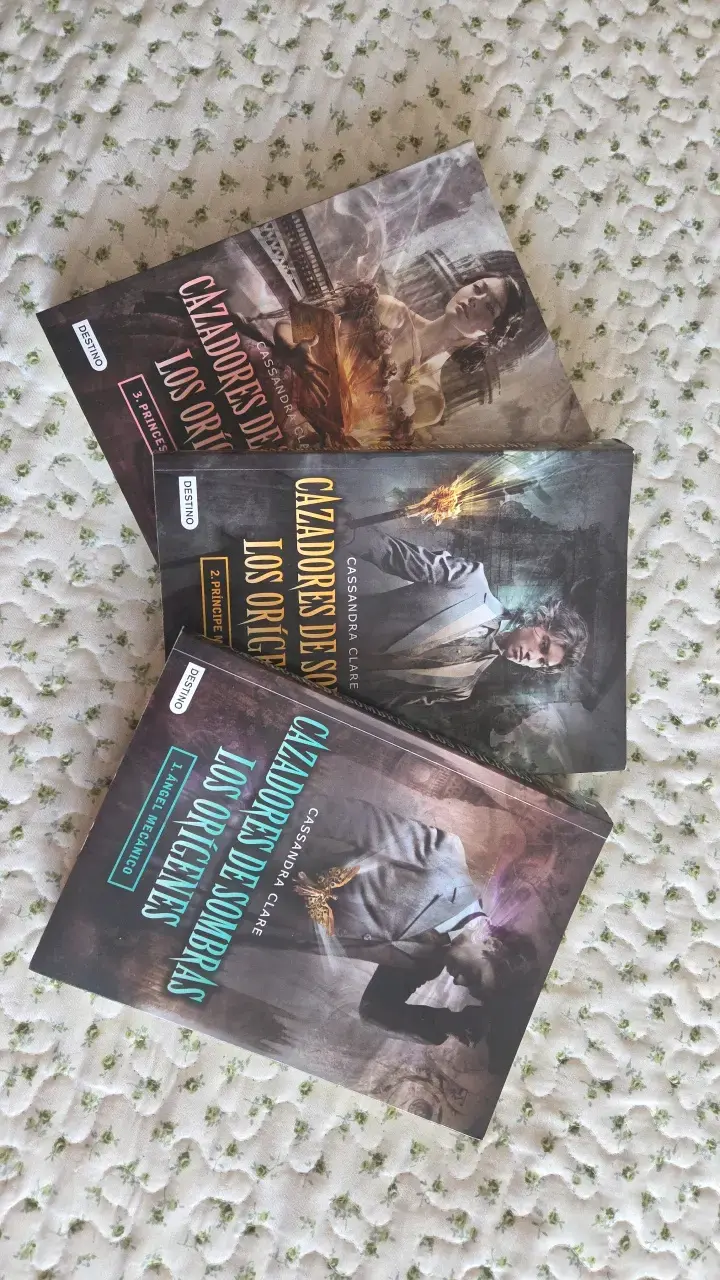 Trilogía Cazadores de Sombras: Los Orígenes de Cassandra Clare - 1