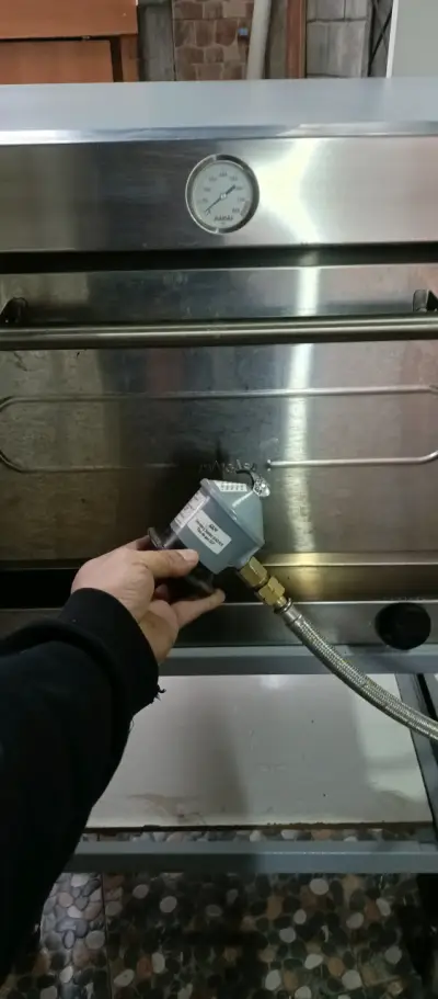 Horno industrial a gas Maigas con termómetro - miniatura 2