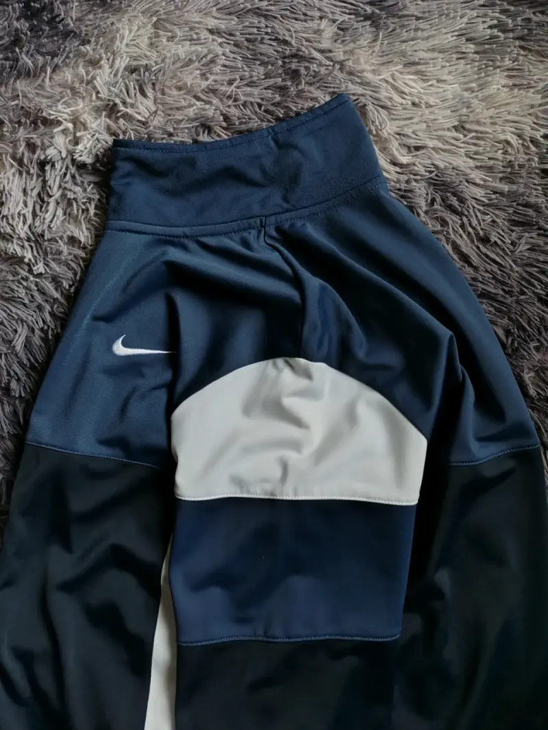 Chaqueta deportiva Nike azul y blanca - 4