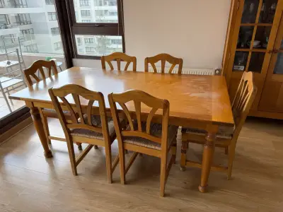 Mesa de comedor de madera con 6 sillas - miniatura 1