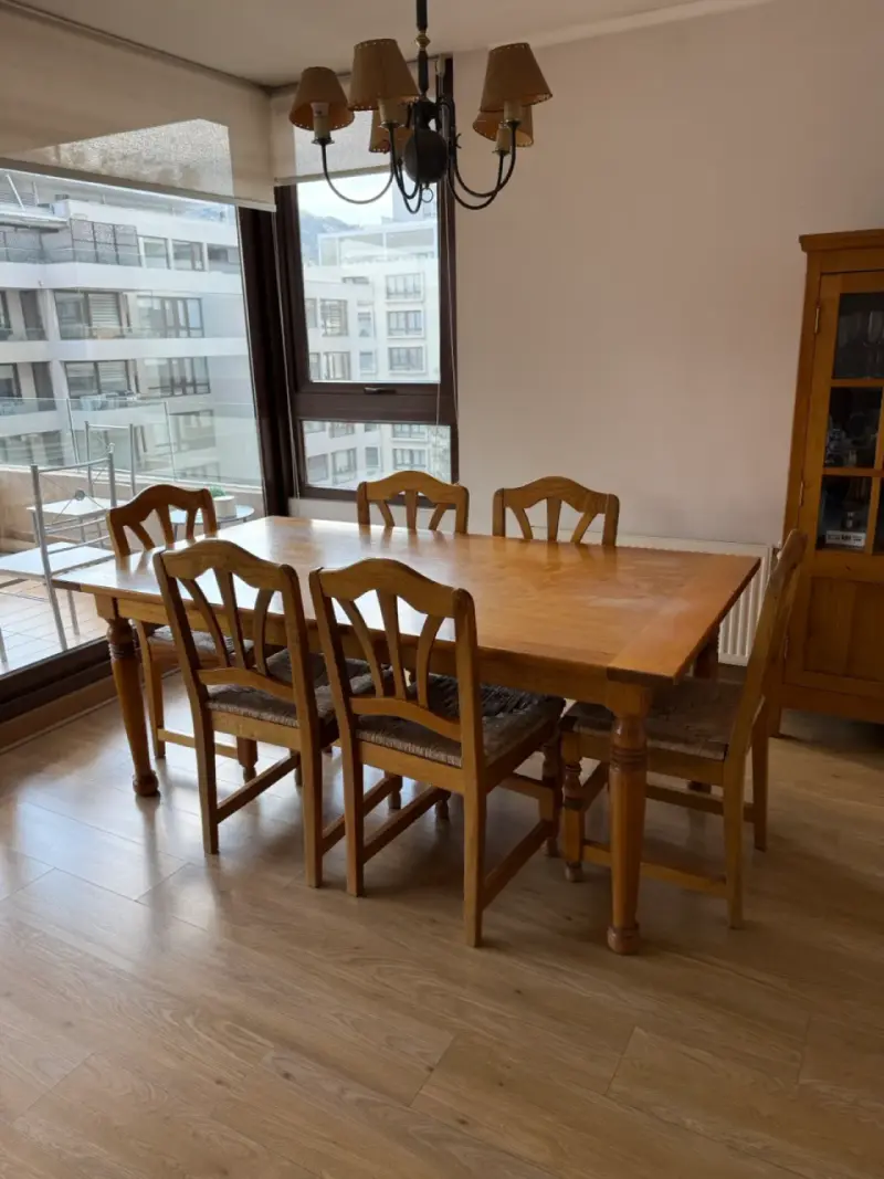 Mesa de comedor de madera con 6 sillas - 2