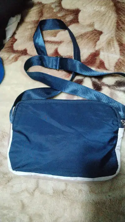 Bolso bandolera acolchado azul marino - miniatura 2