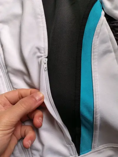 Poleron deportiva blanca con detalles azules Nike - miniatura 4