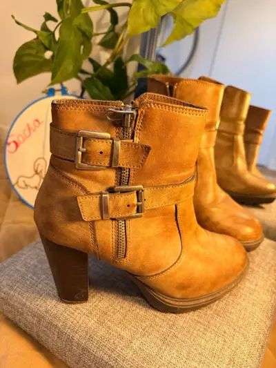 Botines de cuero marrón con tacón alto y hebillas - miniatura 1