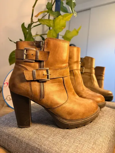 Botines de cuero marrón con tacón alto y hebillas - miniatura 5