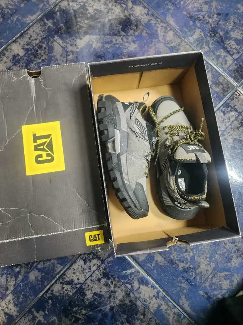 Zapatillas outdoor Caterpillar grises unisex - 1