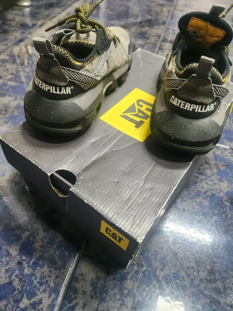 Zapatillas outdoor Caterpillar grises unisex - 3