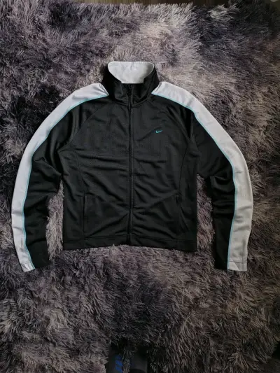 Poleron deportiva negra con detalles blancos Nike - miniatura 6