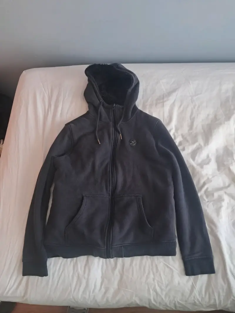 Polerón con capucha negro para hombre - 1