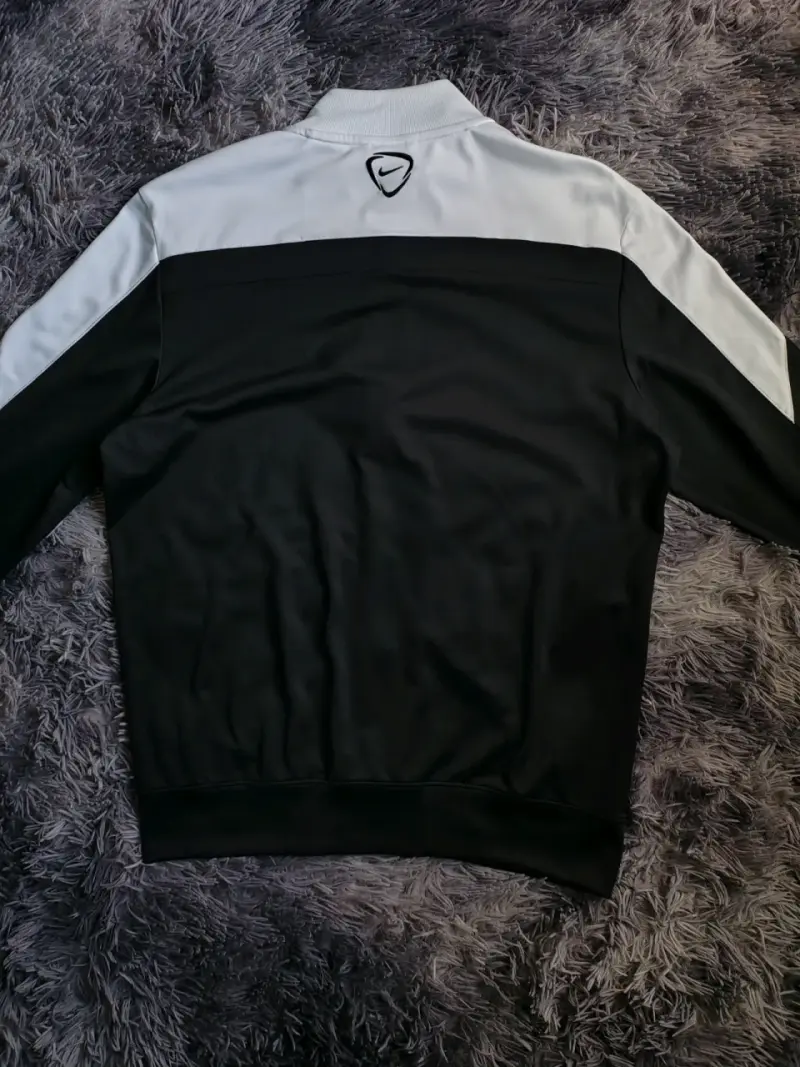 Poleron deportiva Nike Dri-FIT negra y blanca - 3