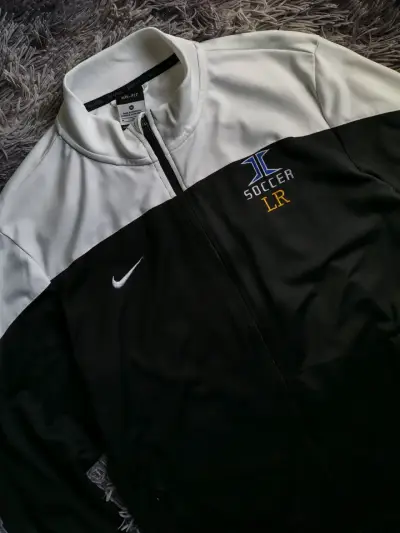 Poleron deportiva Nike Dri-FIT negra y blanca - miniatura 4