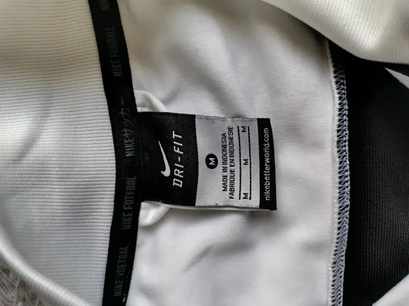 Poleron deportiva Nike Dri-FIT negra y blanca - 5