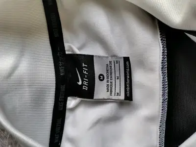 Poleron deportiva Nike Dri-FIT negra y blanca - miniatura 5