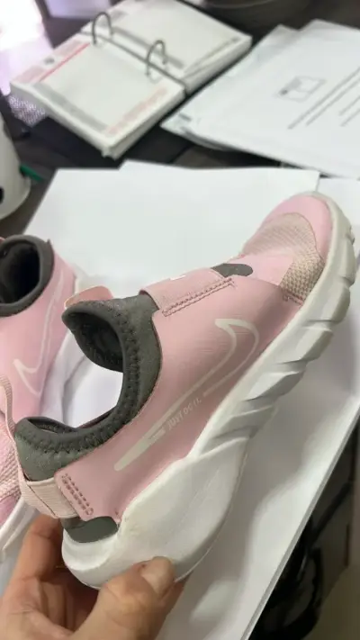 Zapatillas deportivas Nike rosadas para mujer - miniatura 3