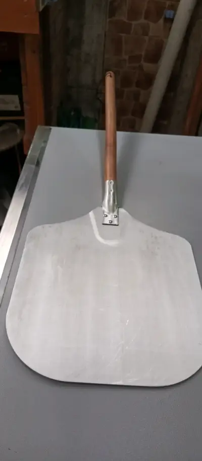 Cortador de pizza, guantes y pala para pizza - miniatura 3