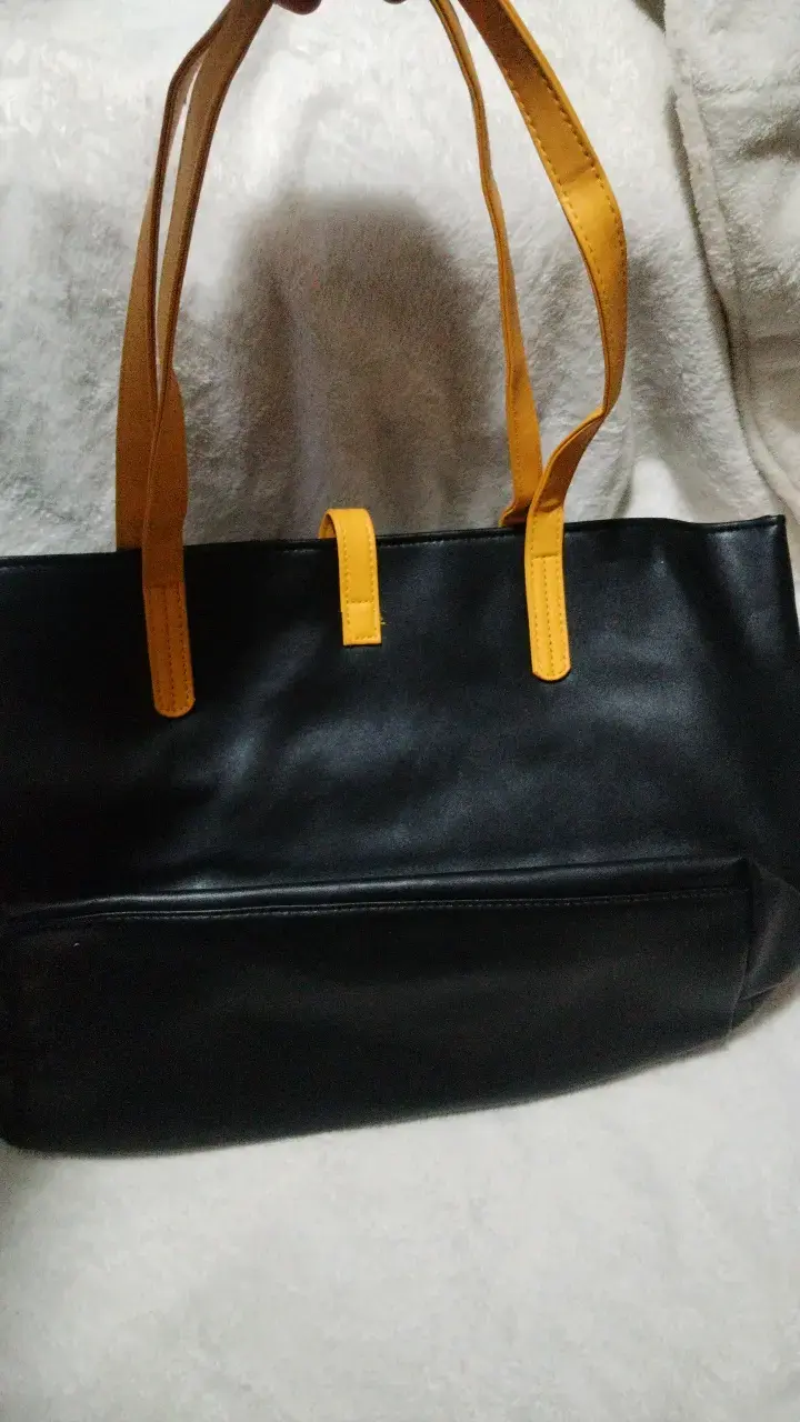 Bolso tote negro con detalles amarillos - 3