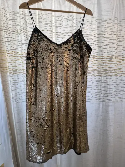Vestido de lentejuelas doradas Stradivarius - miniatura 1