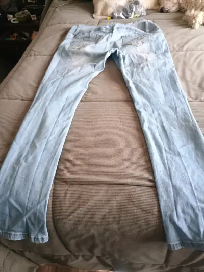 Jeans celestes desgastados para mujer - miniatura 1