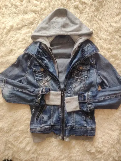 Chaqueta de mezclilla con capucha gris - miniatura 1