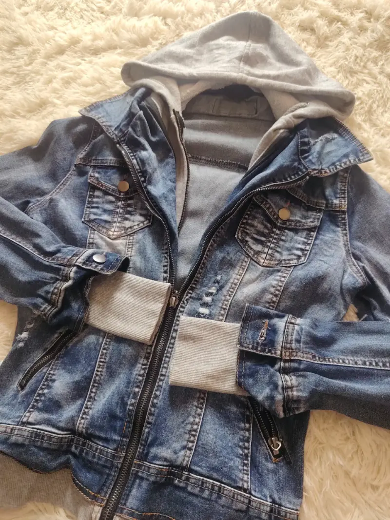 Chaqueta de mezclilla con capucha gris - 2
