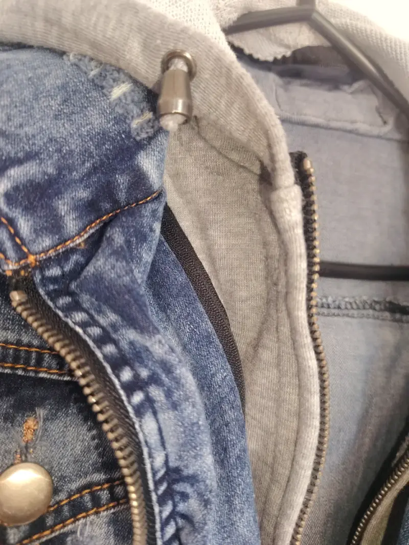Chaqueta de mezclilla con capucha gris - 5