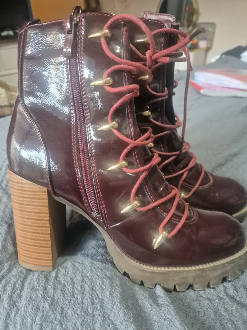 Botines de cuero burdeos con tacón alto - 1