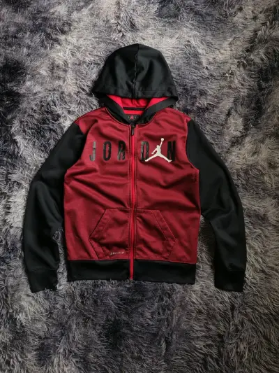 Polerón con capucha Jordan rojo y negro para niños - miniatura 1