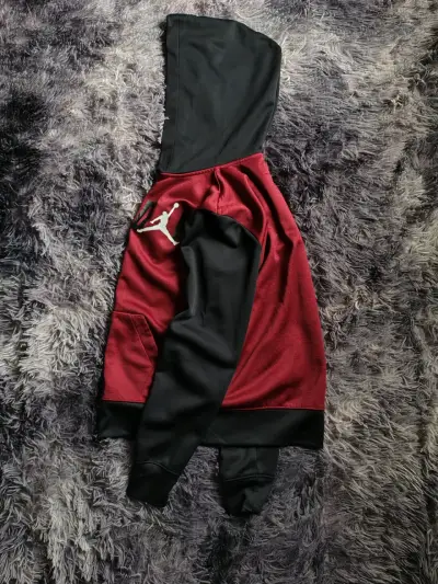 Polerón con capucha Jordan rojo y negro para niños - miniatura 2