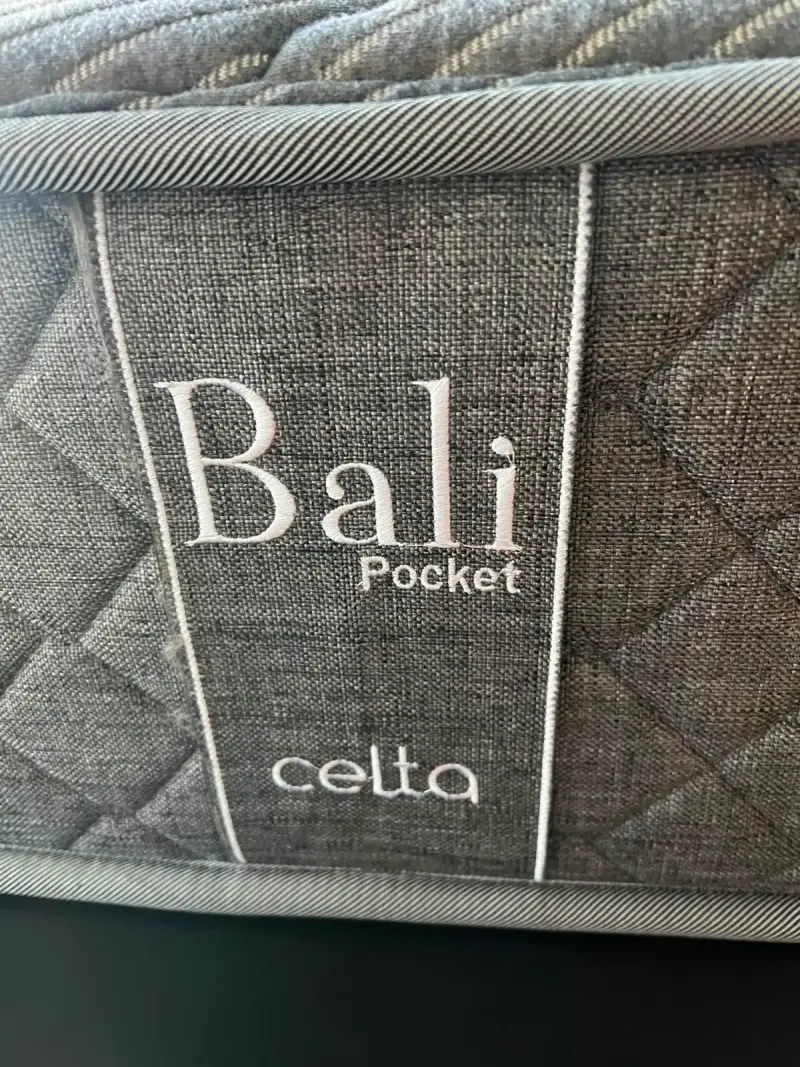 Cama king Celta Bali Pocket en buen estado - 2